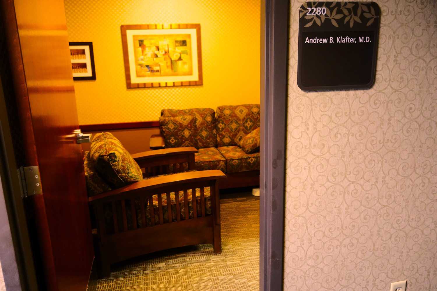 Gallery Photo of Dr. Klafter's Waiting Room