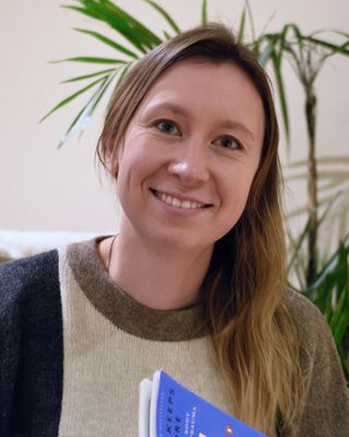 Photo of Sarah de la Roche, Registered Psychotherapist (Qualifying), MACP, BCompSc