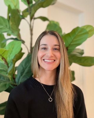 Photo of Elise D'Leon, Pre-Licensed Professional