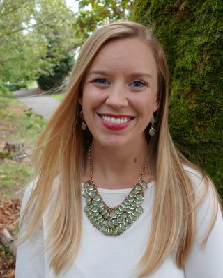Photo of Shannon Shively, Counselor in Admiral, Seattle, WA