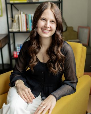 Photo of Lauren Weake, Registered Psychotherapist, RP