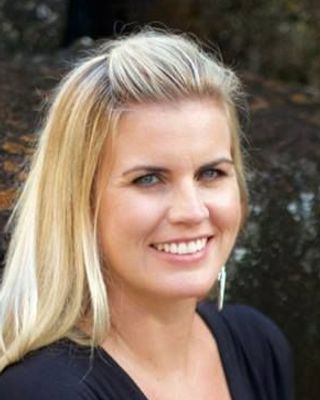 Photo of Emily Hew, Marriage & Family Therapist, MS, MFT