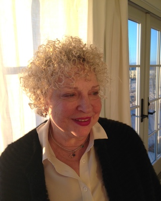 Photo of Sara Lavner, MA, NCPsyA, LP, Licensed Psychoanalyst