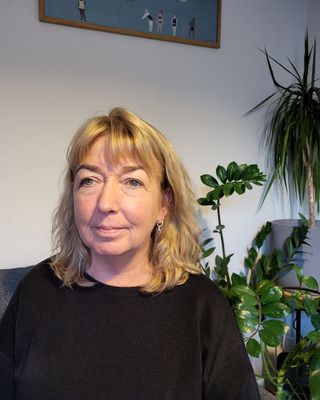 Photo of Liz Hughes, Psychotherapist, MIACP