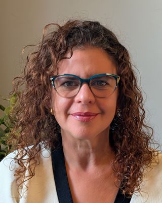 Photo of Yesenia De Caires, Psychotherapist, MSc, MBACP Accred