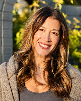 Photo of Lindsey Schwartz Terry, Pre-Licensed Professional, LSW, E-RYT