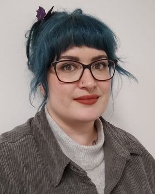 Photo of Lizzy Pittock, Psychotherapist, MSc, HCPC-Art Therap.