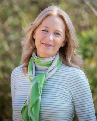 Photo of Elizabeth Logan, Counsellor, MSc, MBACP
