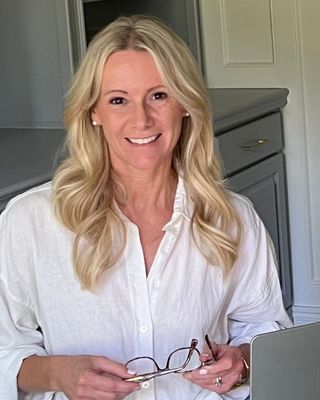 Photo of Sue Beckett, Registered Psychotherapist (Qualifying), BA, BEd, MEd