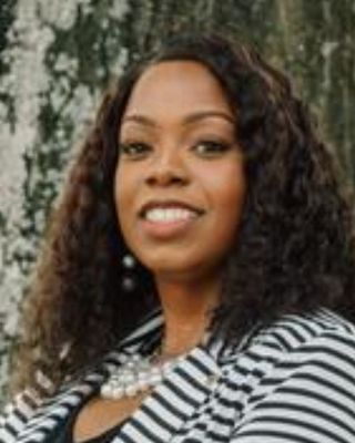 Photo of Roshanda May, LPC, Licensed Professional Counselor