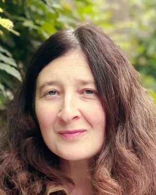 Photo of Giulia Miller, Psychotherapist, UKCP Trainee