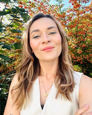 Photo of Ellyse Bolton - Throughlines Therapy