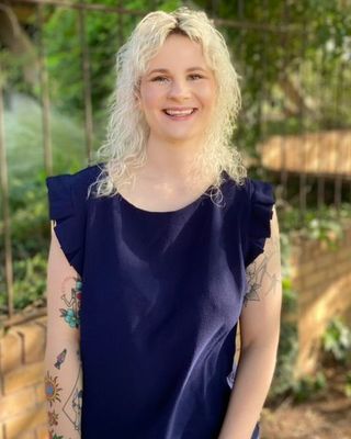Photo of Dr. Averie N. Holder, Clinical Social Work/Therapist, DSW, LCSW-S