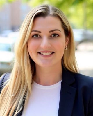 Photo of Melissa Nelson, Registered Social Worker, MSW, QMed
