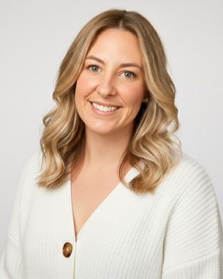Photo of Annie Fox, Clinical Social Work/Therapist, LSW