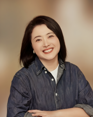 Photo of Dr Christine Yau, Psychotherapist, PhD, PACFA