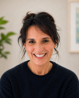 Photo of Elaine Thomas, Psychotherapist, MA, HCPC-Music Therap.