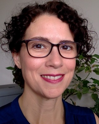 Photo of Linda Tomas, Registered Psychotherapist in Central Toronto, Toronto, ON