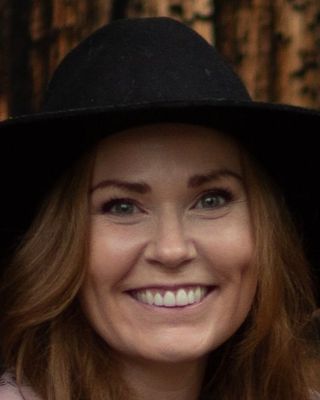 Photo of Erin Gardiner, Registered Psychotherapist (Qualifying), RMT, BA