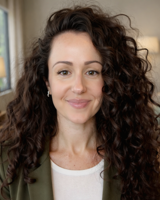 Photo of Catia I. Dores, Counselor, MA, LMHC