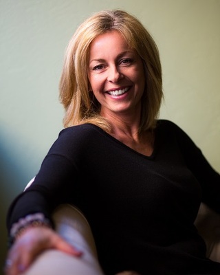 Photo of Regina Huelsenbeck 'dr. Regina', PhD, Psychologist