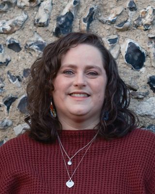 Photo of Dr Laura Miles, Psychologist, PsychD, HCPC - Clin. Psych.