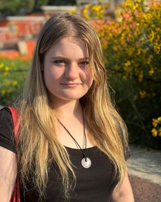 Photo of Emily Salek, Pre-Licensed Professional, Intern