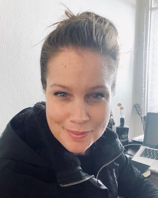 Photo of Belinda Thurlow, Psychotherapist, MA