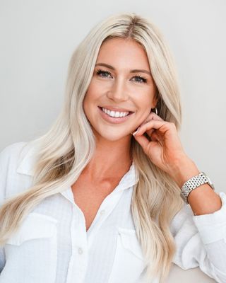 Photo of Mackenzie Fournier, Registered Psychotherapist, BSocSc, MACP, RP