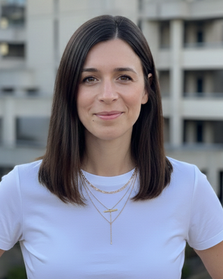 Photo of Dr Laura Thompson, Psychologist, PhD, CPsychol