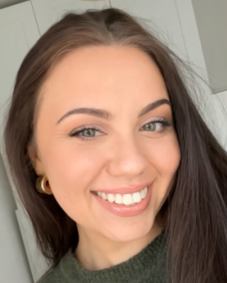 Photo of Elle Cowell, Psychotherapist, MBACP
