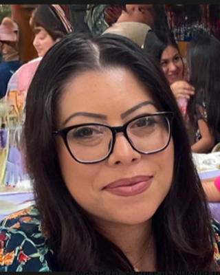 Photo of Eileen Flores, Marriage & Family Therapist, LMFT