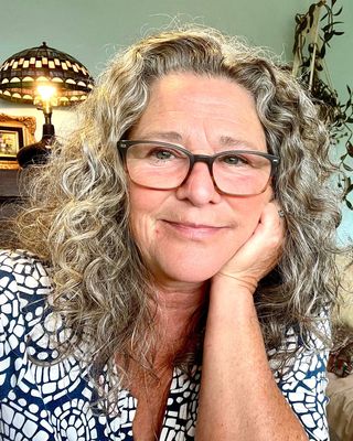 Photo of Robyn Tomlin, Clinical Social Work/Therapist, BAPsych, MFA, LCSW