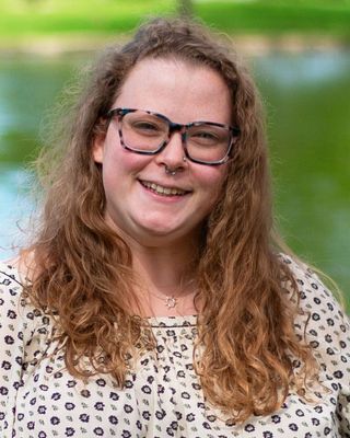 Photo of Amanda 'aj' Kuhlmann - Inclusive Counseling, Clinical Social Work/Therapist, MSW, LISW-S