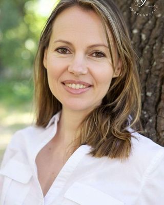 Photo of Taryn Schwarz, General Counsellor