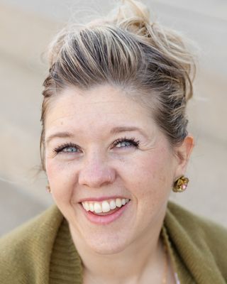 Photo of April R McReynolds, Counselor in Kansas City, MO