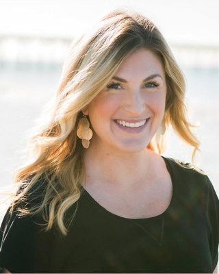 Photo of Elizabeth Brackenbury, Marriage & Family Therapist Associate in Menlo Park, CA