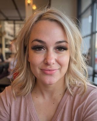 Photo of Linzy Moore, Professional Counselor Associate, MA