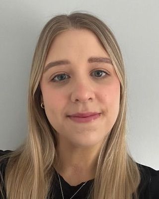 Photo of Niamh Treacy, Psychotherapist, MSc, Pre-Accredited Member IACP