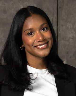 Photo of Zoe Paul, Psychiatrist, MD, MPH