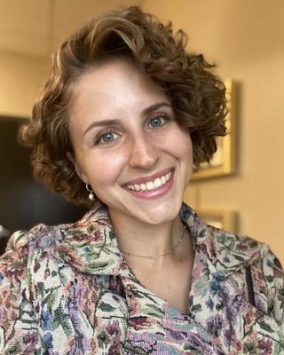 Photo of Tessa Holyoak, Pre-Licensed Professional, CSW