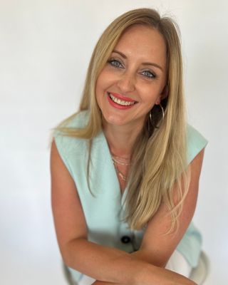 Photo of Katherine Koplov, Registered Psychotherapist (Qualifying), MA, BSc, CPC