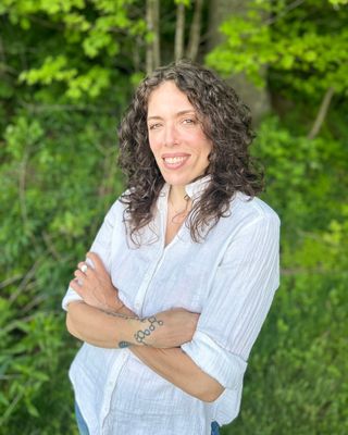 Caroline Roth, LCSW (she, her) - Therapist in New York, NY | psynio
