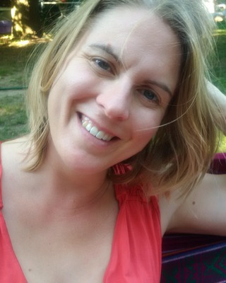 Photo of Tara Siobhan McGee, Registered Social Worker in Ontario