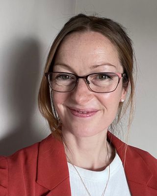 Photo of Lizzy McLeod, Counsellor, MSc, MBACP