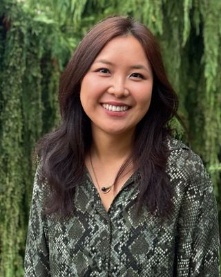 Photo of Lucinda Huang, Marriage & Family Therapist, MS, LMFT