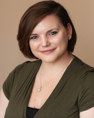 Photo of Robyn M Ashbaugh, MA, AMFT, Marriage & Family Therapist in Downers Grove