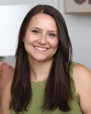 Photo of Chloe Shea, Pre-Licensed Professional