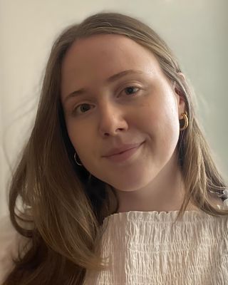 Photo of Grace Burchell, Psychotherapist, MSc, HCPC-Art Therap.