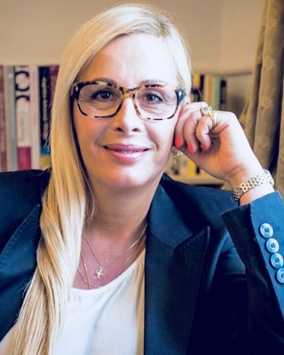 Photo of Laura Colquhoun, Psychotherapist in Mayfair, London, England